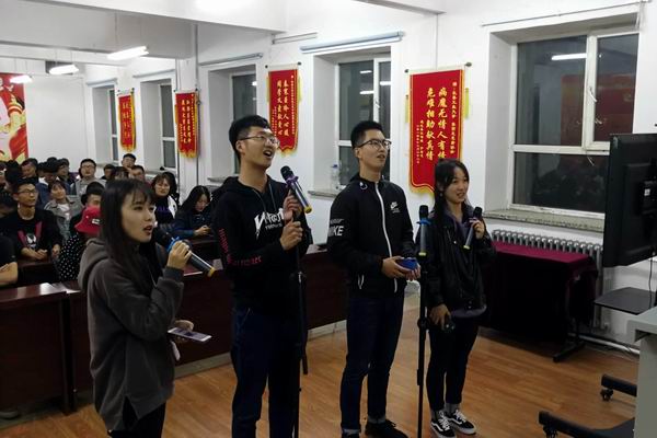 91制片
社团联合会举办“喜迎国庆，唱响未来”主题文艺晚会12.jpg